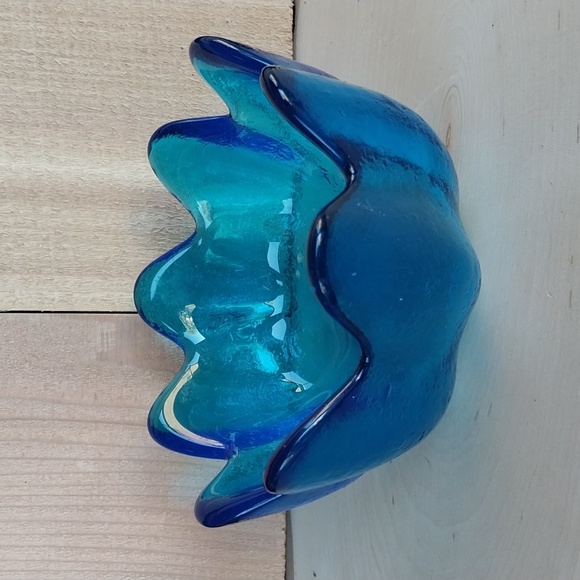 Vintage Blue Lotus Blenko(?) Indiana(?) Glass Bowl - Picture 3 of 7